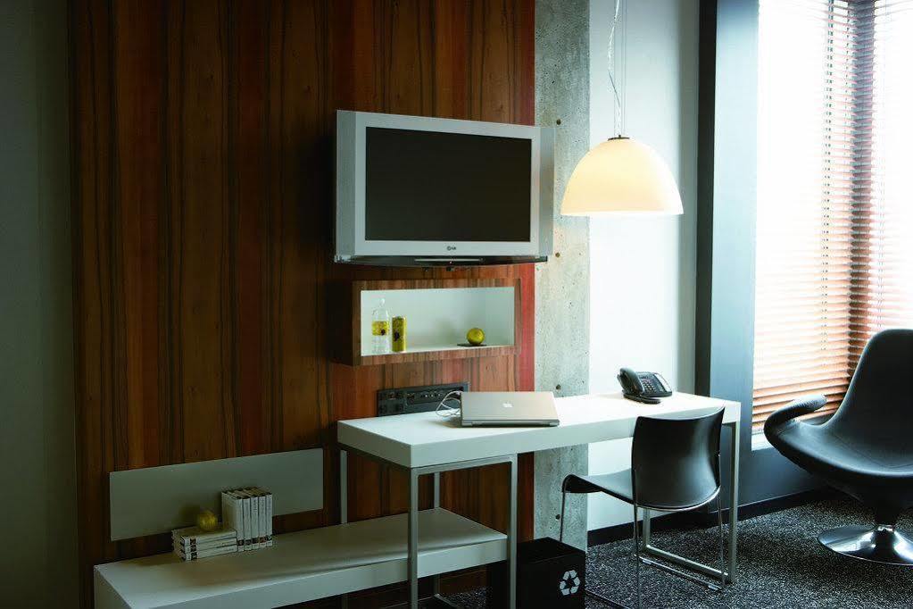 Hotel Alt Quartier Dix30 Brossard Exterior foto