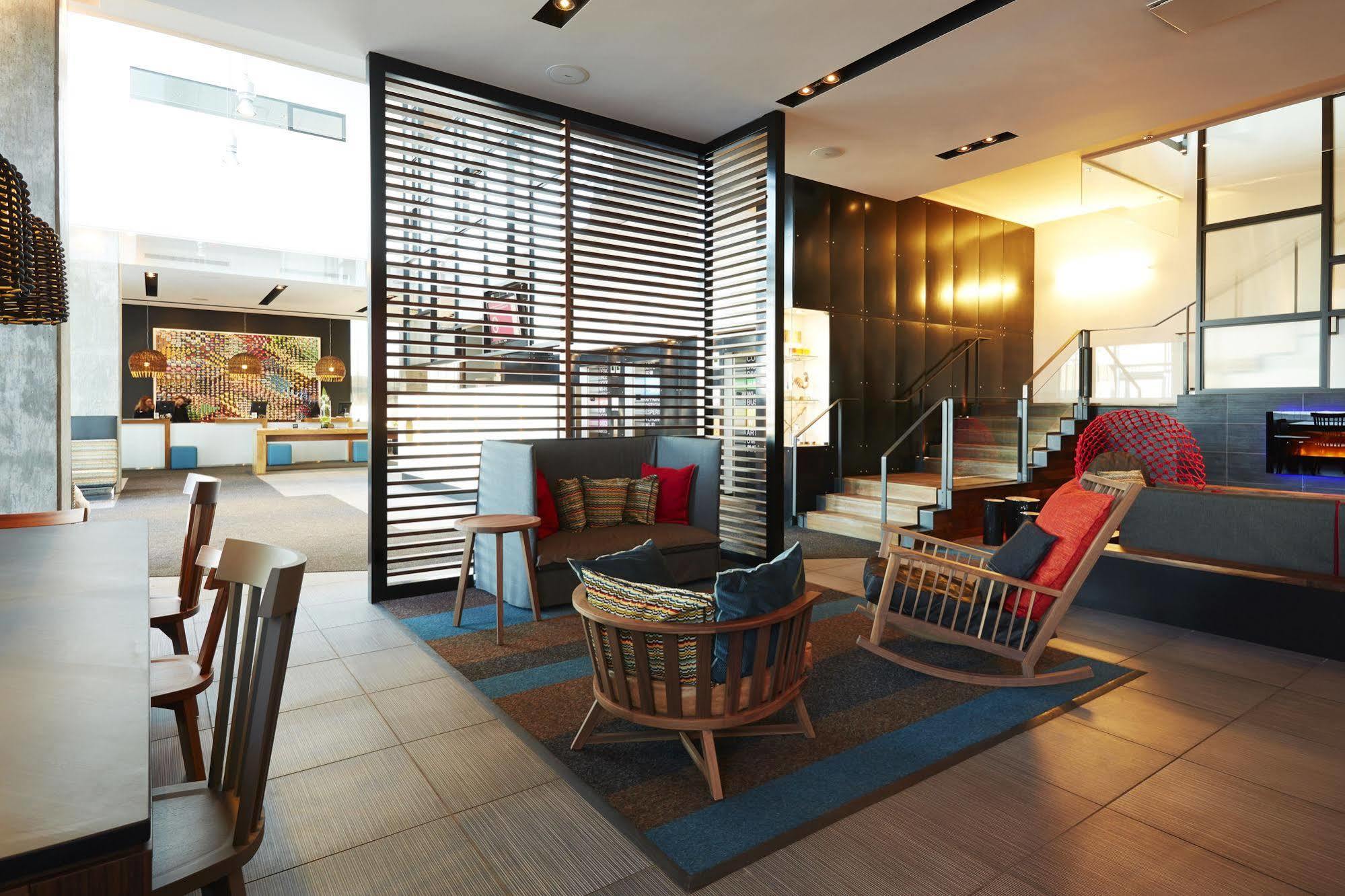 Hotel Alt Quartier Dix30 Brossard Exterior foto