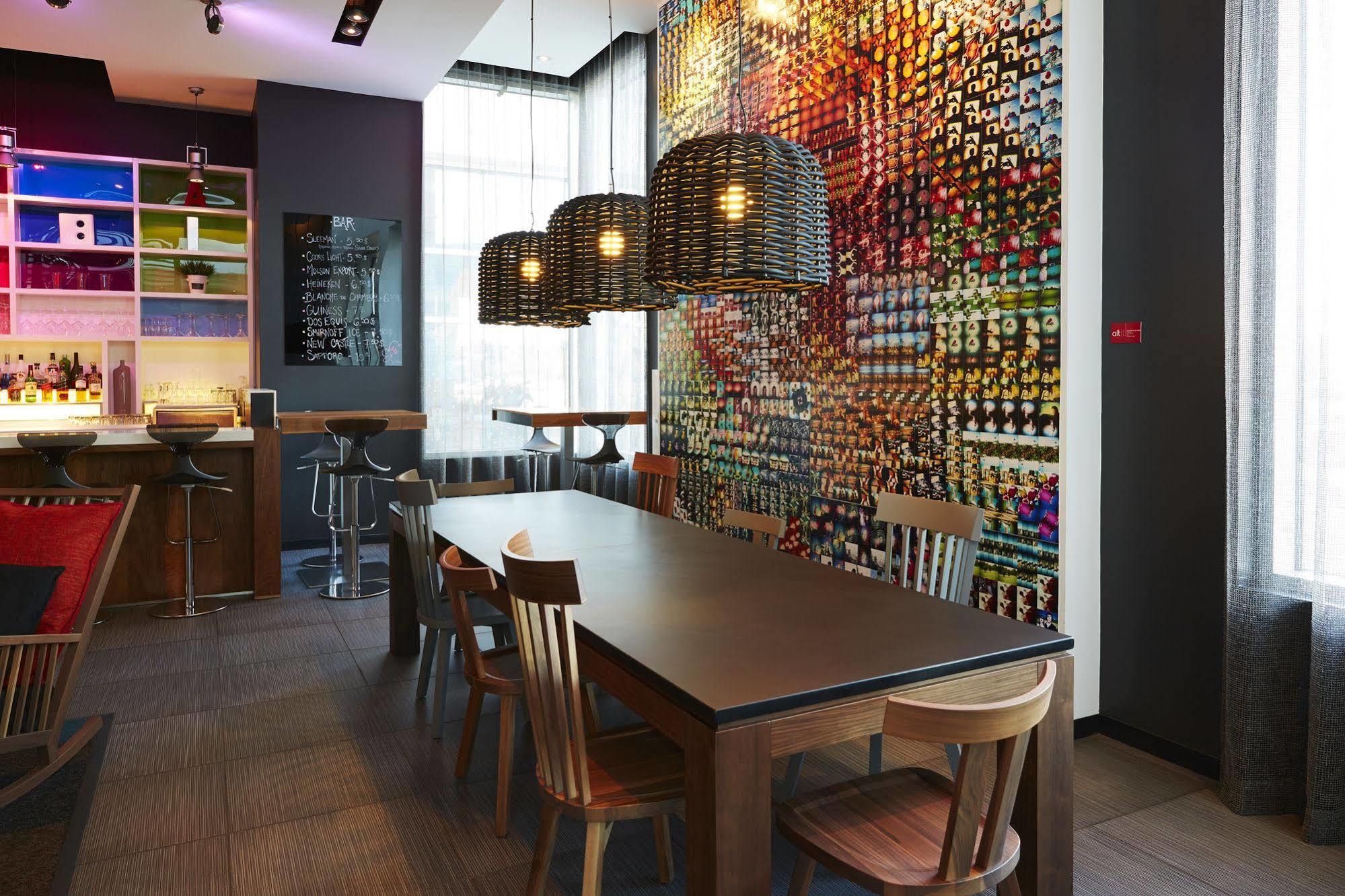 Hotel Alt Quartier Dix30 Brossard Exterior foto