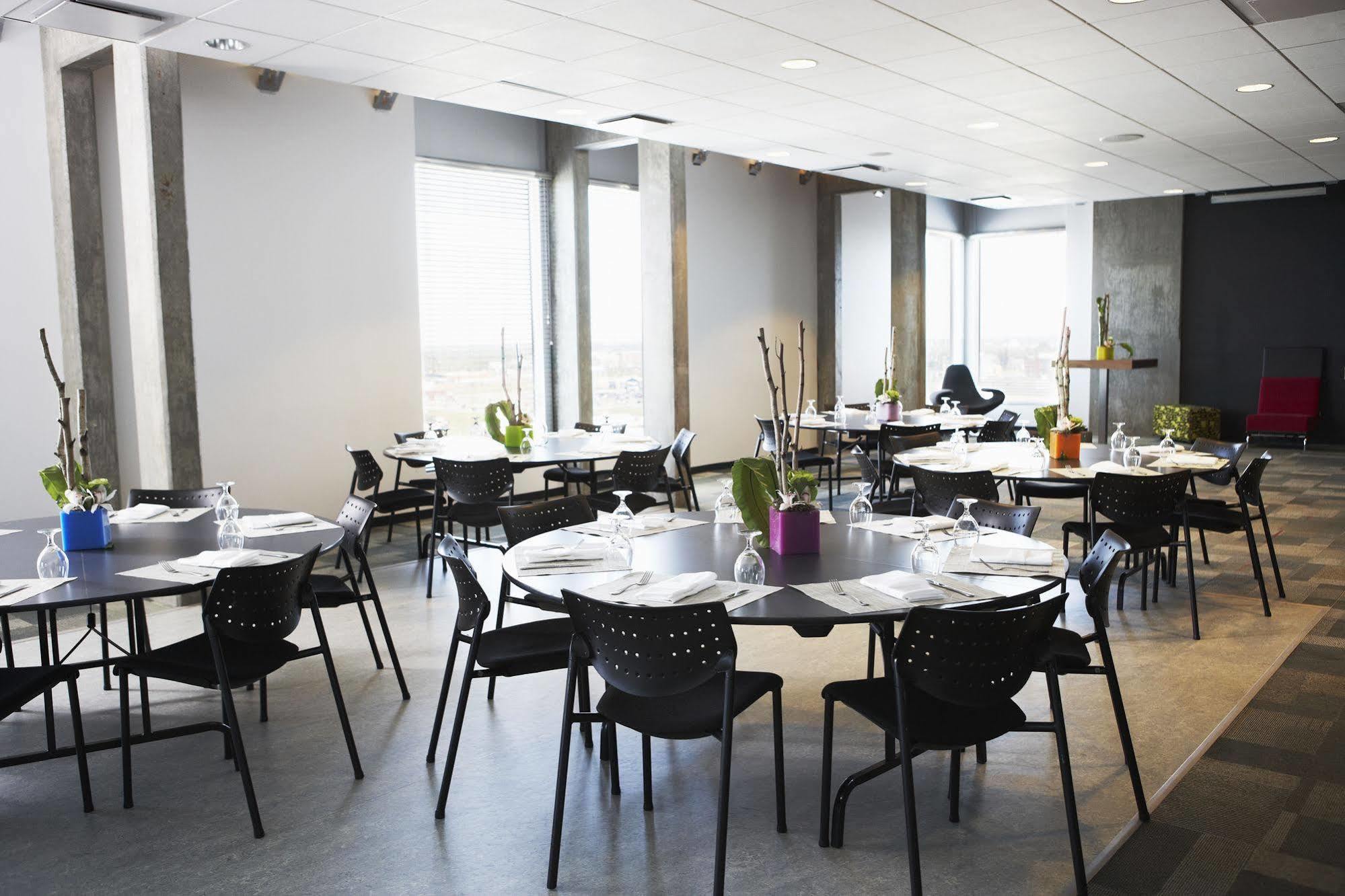 Hotel Alt Quartier Dix30 Brossard Exterior foto