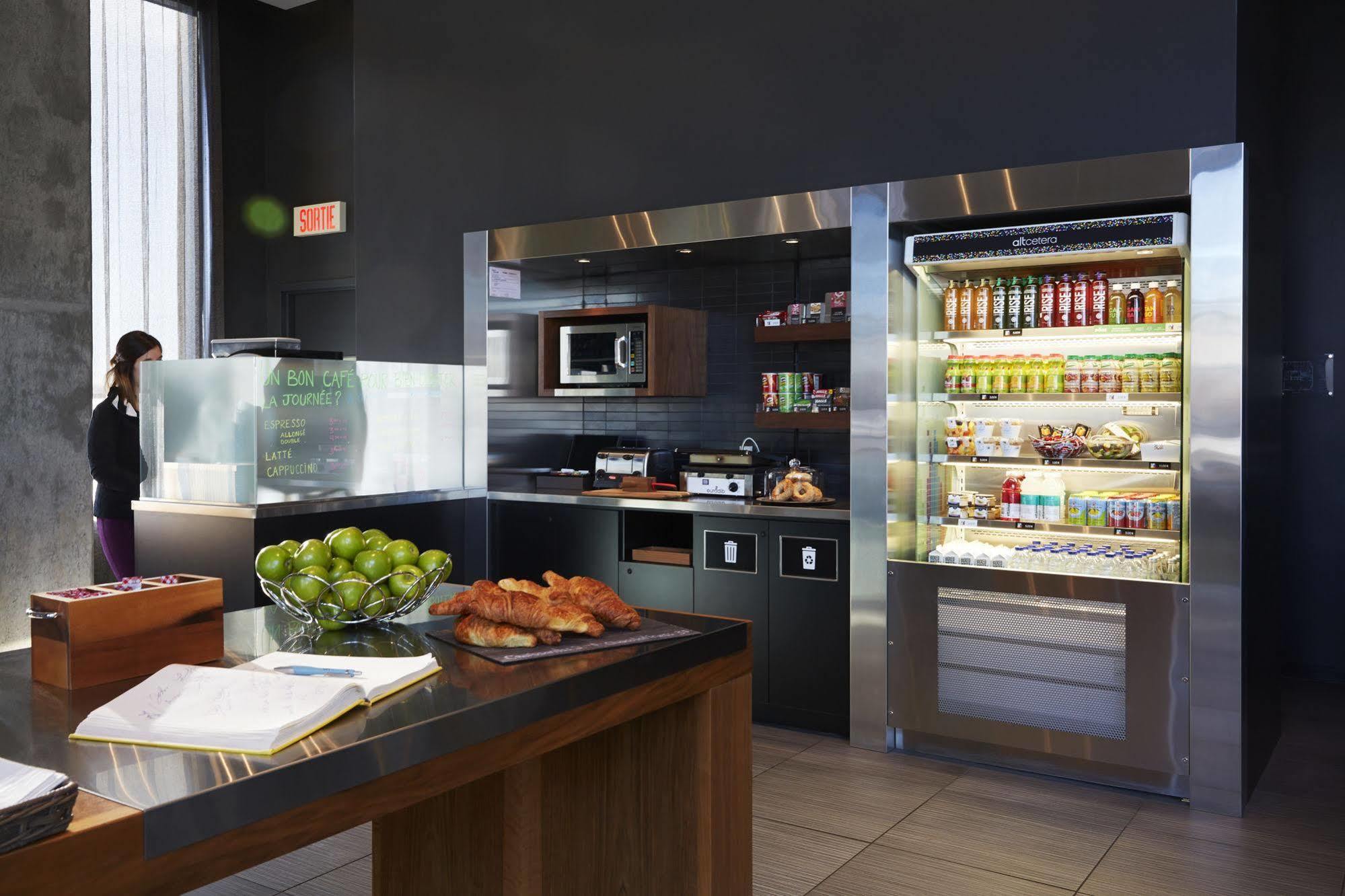 Hotel Alt Quartier Dix30 Brossard Exterior foto